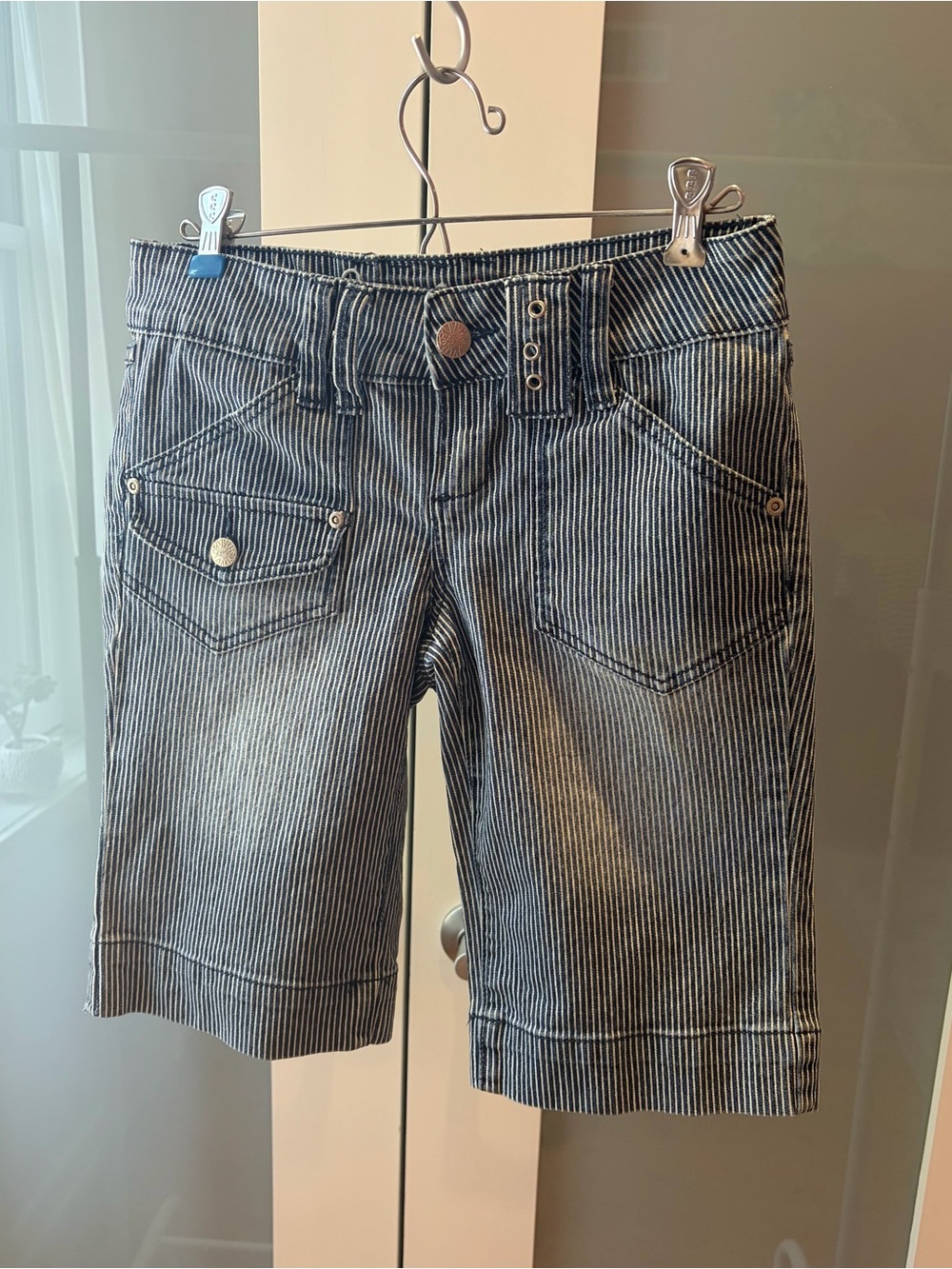 Y2K Gem! Bongo Low-Rise Denim Shorts (Indigo pinstripes)